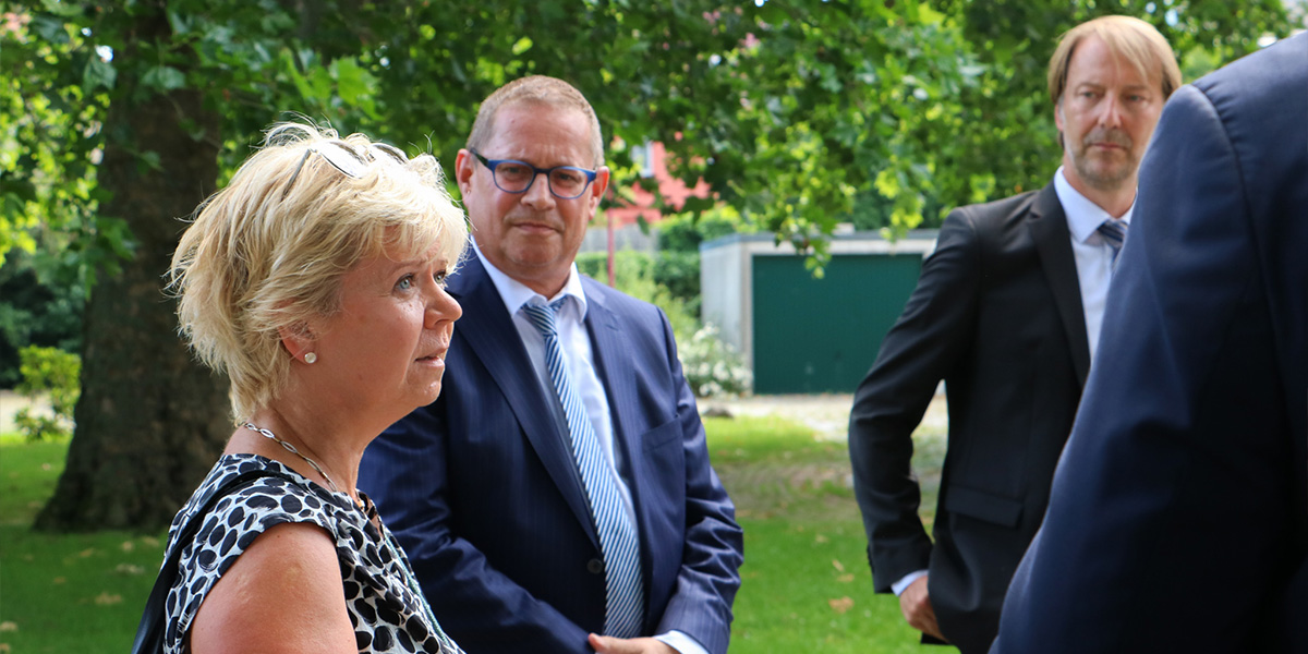 Cornelia Lüddemann im Gespräch mit den SKW Geschäftsführern Carsten Franzke und Torsten Klett